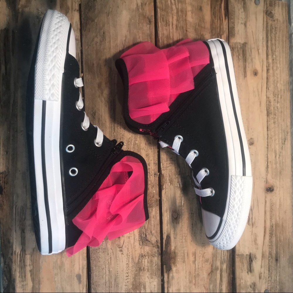 Converse Size 2 in Junior